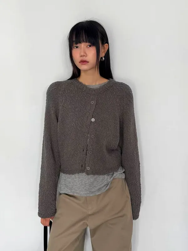 Fashionable and Comfortable Women's Knit Top, Perfect for Spring and Autumn