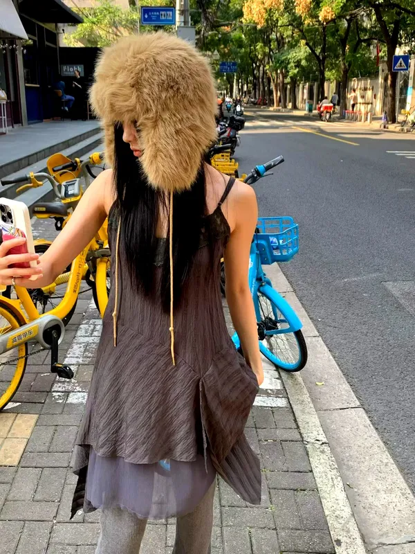 Đầm Nữ Thanh Lịch và Bay Bổng, Tỏa Sáng Vẻ Đẹp Độc Đáo