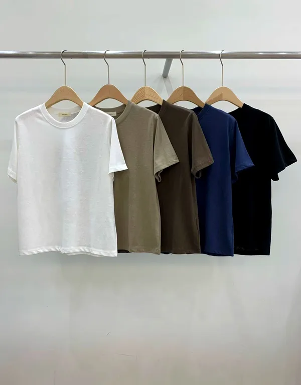 Minimalist and Comfortable Women's Top, Perfect for Various Occasions