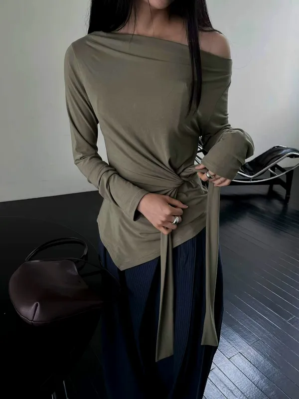 Stylish and Minimalist Off-Shoulder T-Shirt, Elegantly Versatile