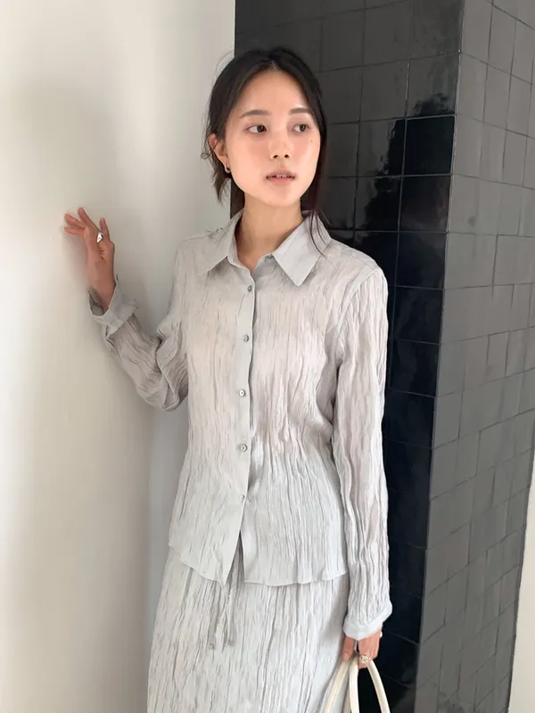 Lightweight Pleated Shirt, A Stylish and Elegant Choice