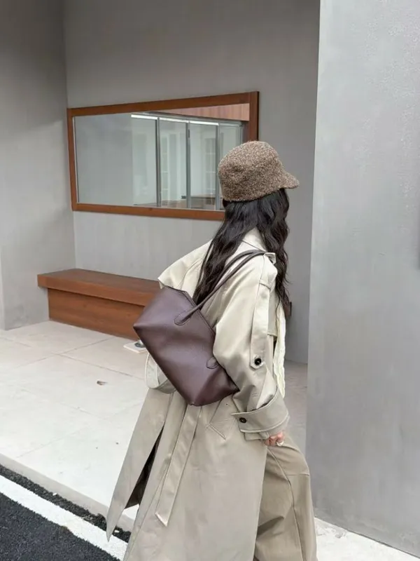 Elegant and Fashionable Minimalist Shoulder Bag