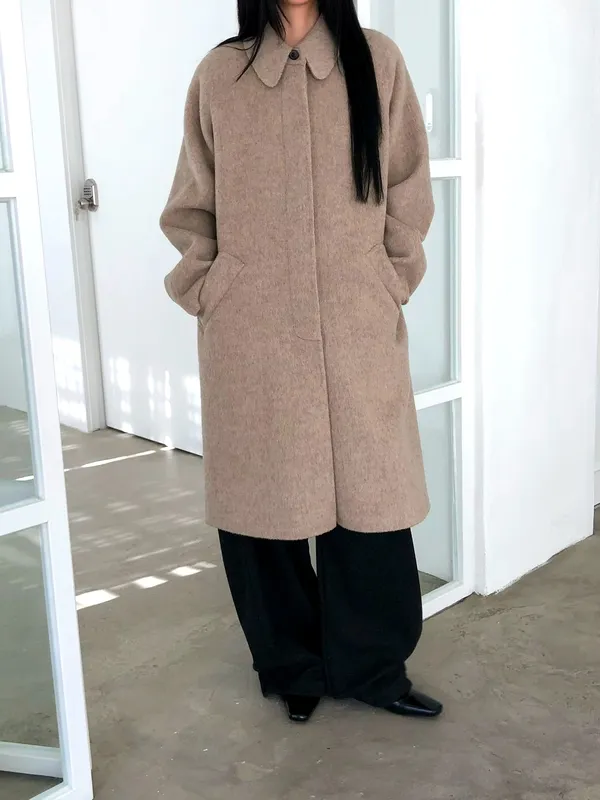 Elegant and Minimalist Women's Coat - Warm and Comfortable