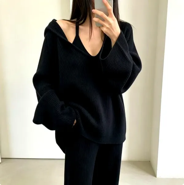 Stylish Black Women's Outfit Set - Comfortable and Casual