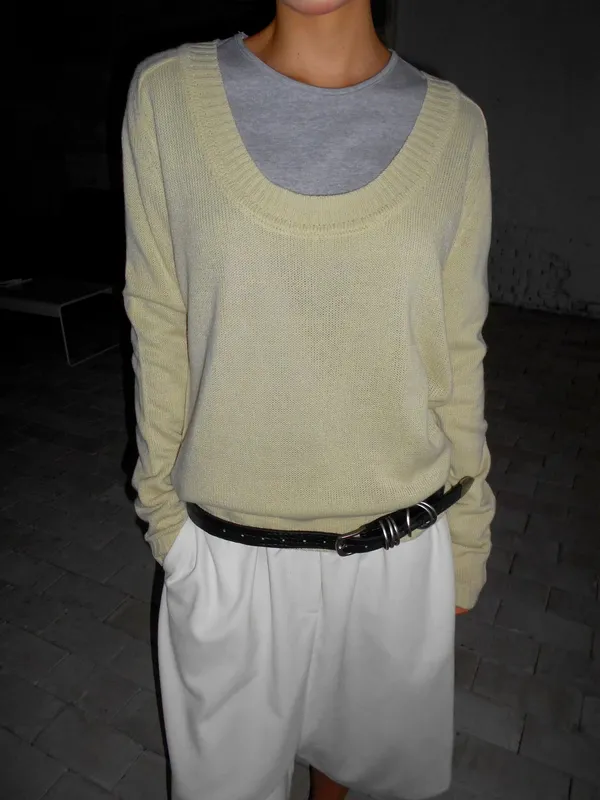 Chic and Simple Women's Sweater - Comfortable and Versatile