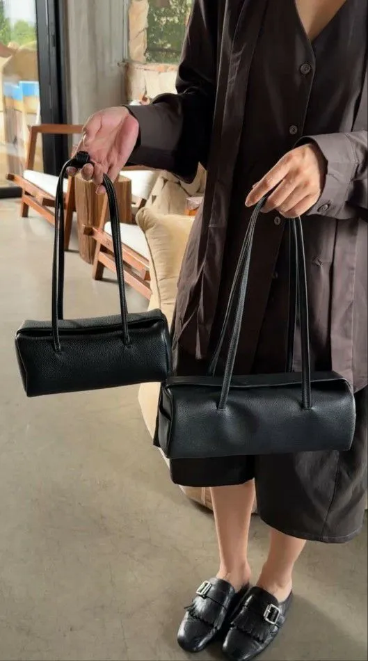 Stylish Black Tote Bag - Elegant and Versatile