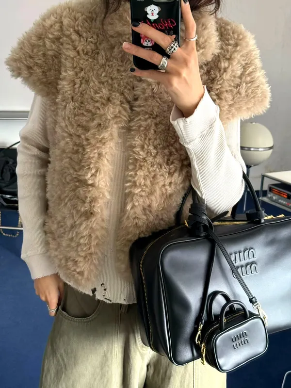 Fashionable Women's Vest Jacket, Soft and Comfortable, Perfect for Autumn and Winter