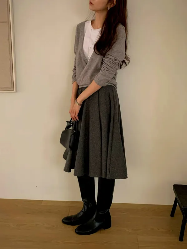 Elegant and Versatile Midi Skirt - Perfect for Any Occasion