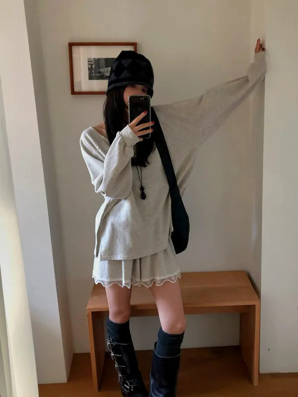 Loose and Comfortable Women's Top, Casual Style