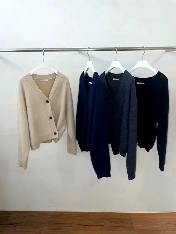 Stylish and Minimalist Women's Cardigan Top, Comfortable and Versatile
