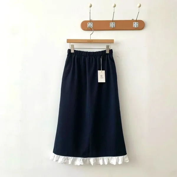 Elegant and Minimalist High-Waisted Skirt for Any Occasion