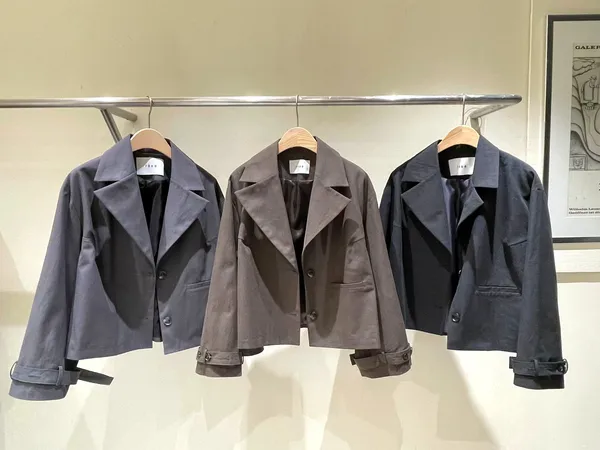 Stylish and Minimalist Women's Jacket, A Must-Have for Elegant Charm