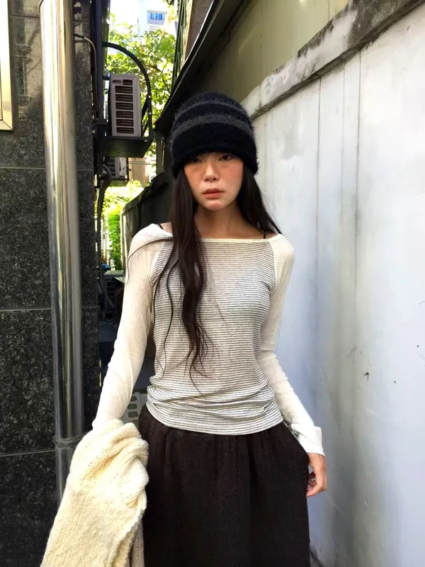簡約條紋女裝T恤，舒適百搭