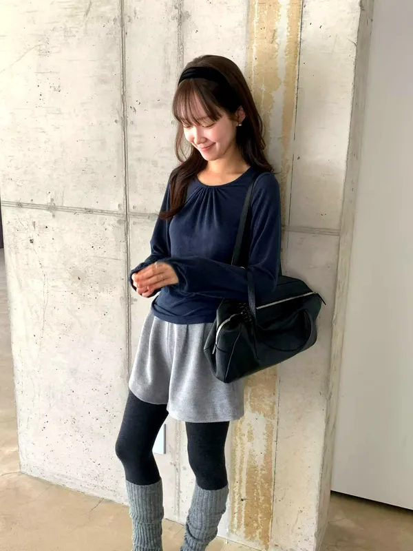 Minimalist Comfortable Long Sleeve T-Shirt for Women, Perfect for Everyday Wear