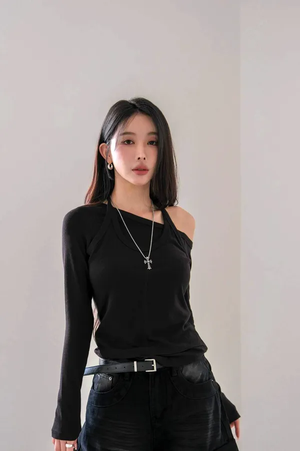 Stylish Black One-Shoulder T-Shirt to Showcase Your Elegance
