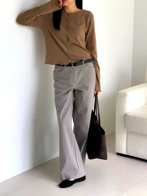 Stylish and Minimalist Women's Cardigan - Comfortable and Versatile