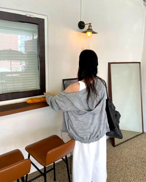 편안한 캐주얼 그레이 스웨트셔츠, 패셔너블하고 다재다능한