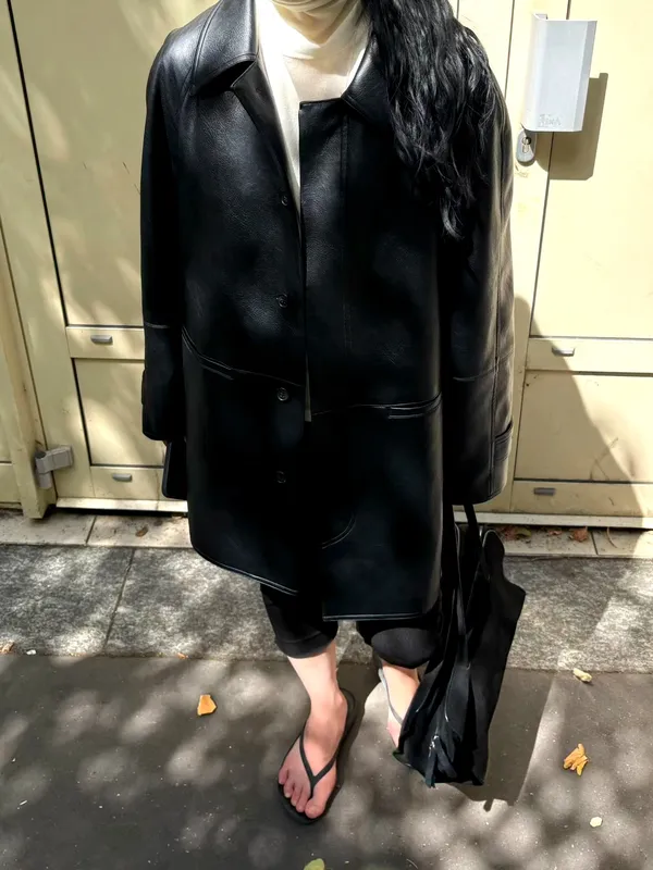 Stylish Black Women's Coat - Elegant and Versatile