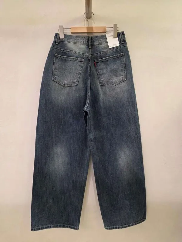 Fashionable Loose-Fit Jeans, Comfortable Casual Style