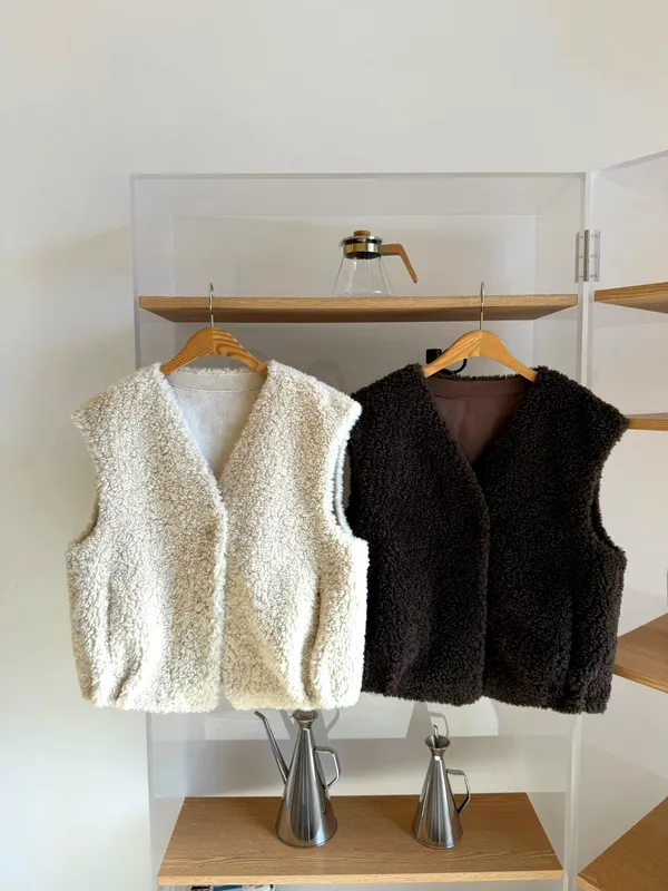 Stylish Women's Vest Jacket, Warm and Comfortable, Versatile Style