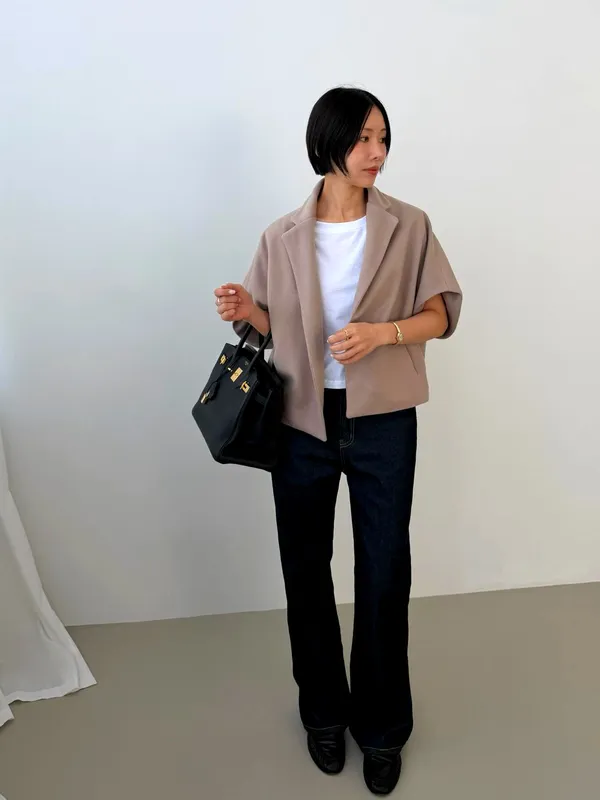 Stylish and Minimalist Women's Jacket, Elegant and Comfortable