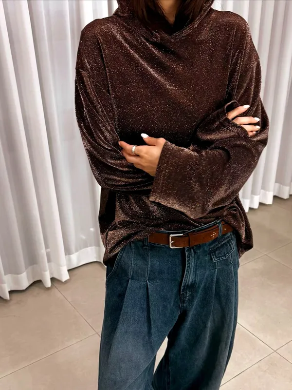 เสื้อฮู้ดหลวมที่มีความแวววาว - สิ่งจำเป็นสำหรับแฟชั่นสบายๆ