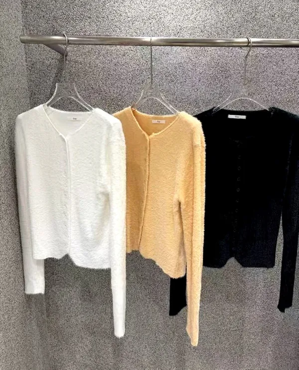 Soft and Comfortable Women's Cardigan, Perfect for Spring and Autumn Outfits