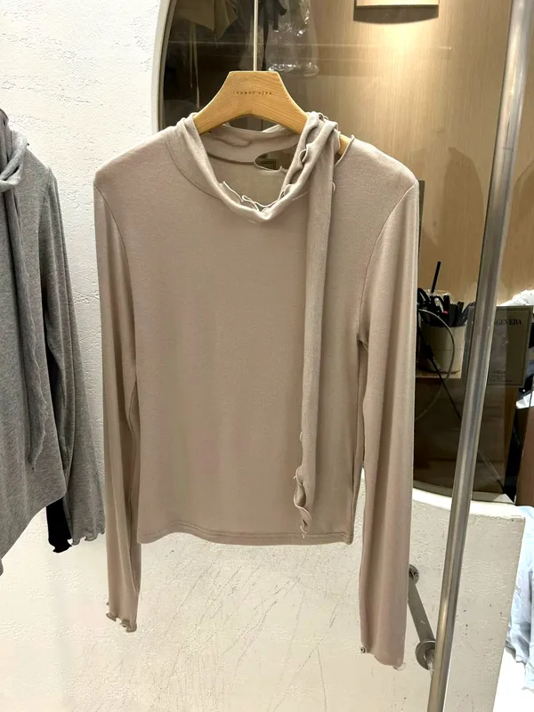 Stylish and Minimalist Women's Top - Comfortable and Versatile, New Arrival!