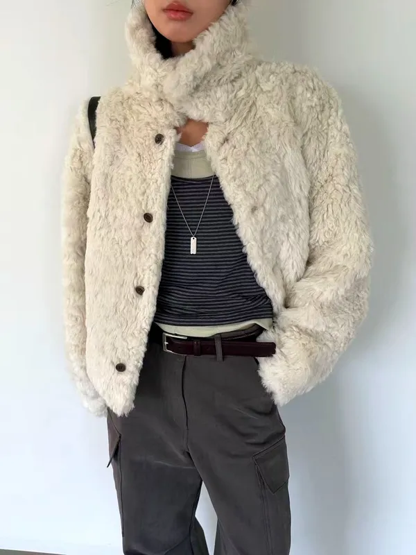 Stylish Women's Jacket with Classic Fur Design