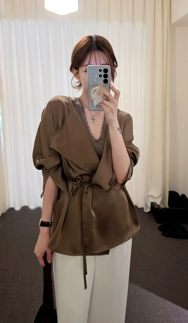 Elegant Cardigan: Lightweight Comfort for Perfect Pairing