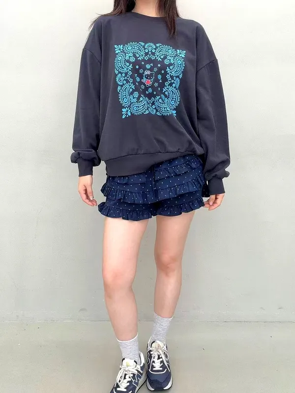 Áo sweatshirt hoa văn cổ điển - Sự kết hợp giữa thoải mái và phong cách