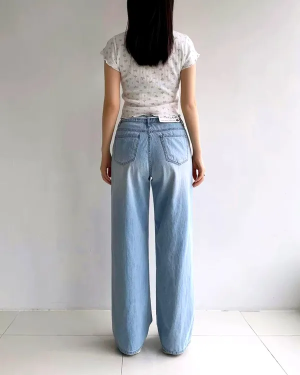 Stylish Loose Denim Jeans, Comfortable and Versatile, A Summer Essential