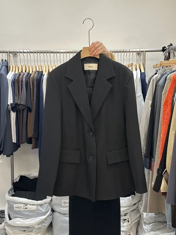 Stylish Minimalist Black Suit Jacket - Elevate Your Elegance