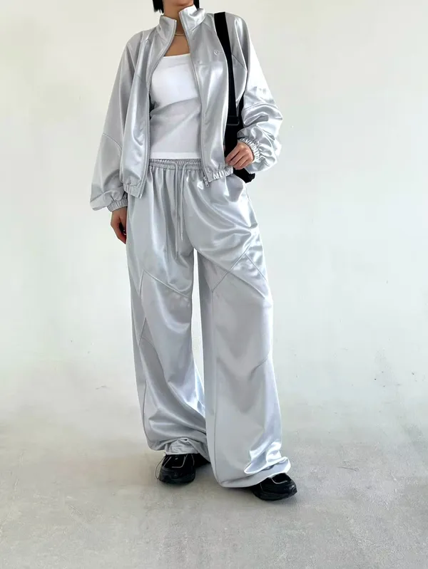 เสื้อแจ็คเก็ตผู้หญิงสีเงินแฟชั่น น้ำหนักเบา สวมใส่สบาย เข้ากันได้อย่างลงตัว