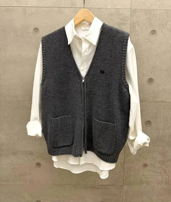Fashion men's jacket vest, knitted design, comfortable and versatile.