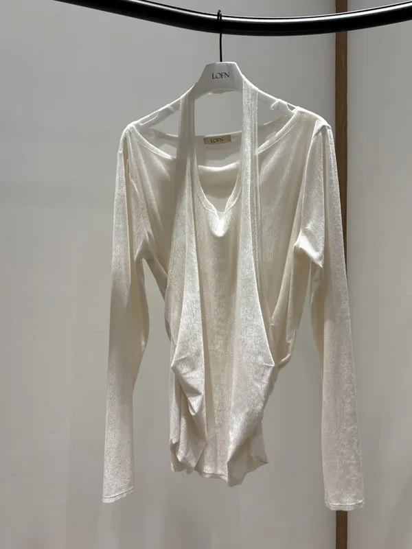 Stylish and Minimalist Long Sleeve Top, Comfortable and Breathable