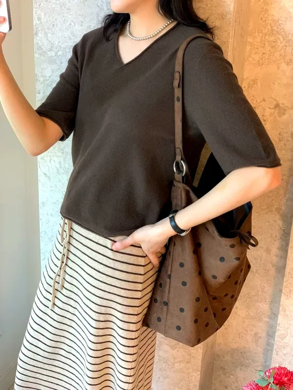 Stylish and Minimalist Women's Cardigan, Comfortable and Versatile