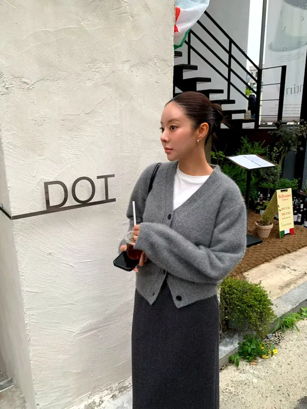 Elegant and Stylish Women's Cardigan, Soft and Comfortable, Perfect Match