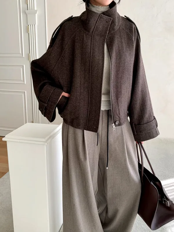 Stylish and Elegant Women's Coat, Perfect for Autumn and Winter Looks
