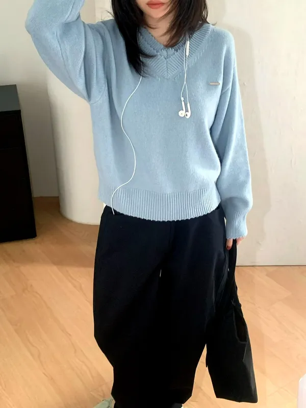 Fresh Blue Knitted Top - Comfortable and Versatile for Fashionable Casual Wear