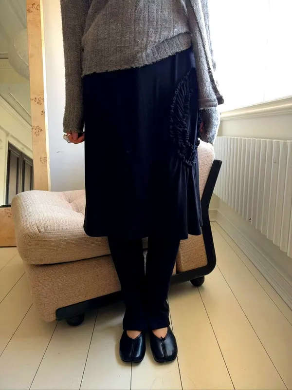 Elegant Black Mini Skirt to Showcase Your Charming Appeal