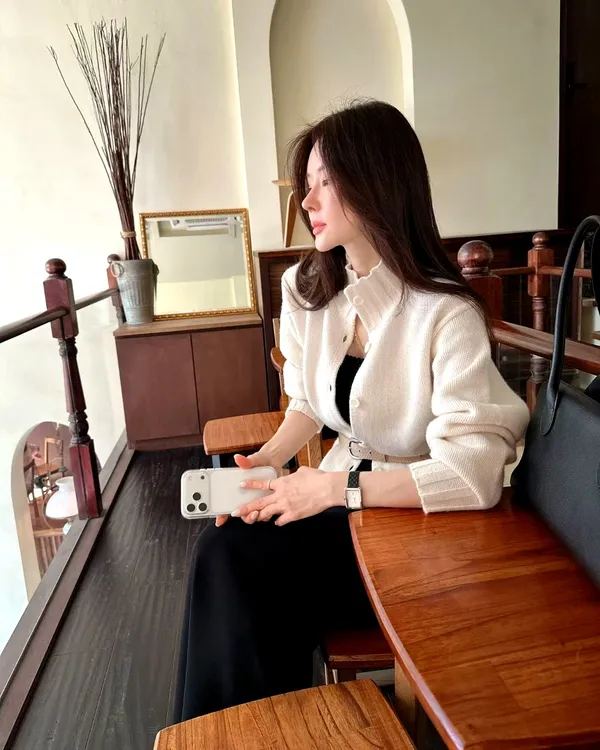 エレガントでシンプルな女性用セーター、快適でコーディネートしやすい
