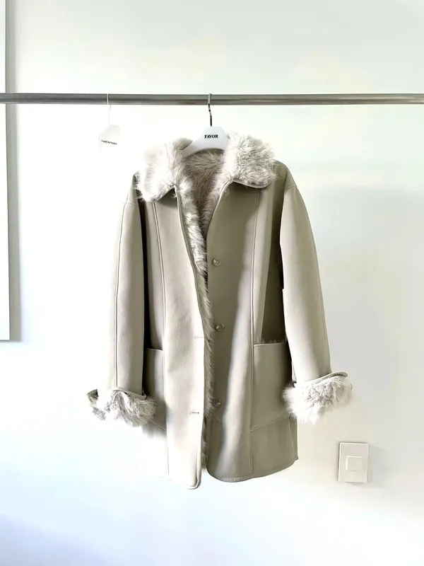 Fashion Women's Jacket with Warm Fur Collar Design