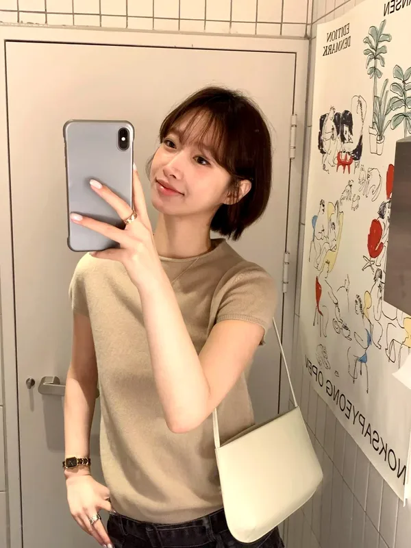 เสื้อผู้หญิงเรียบง่ายสบาย เหมาะสำหรับการสวมใส่ในชีวิตประจำวัน - สินค้าใหม่ล่าสุด