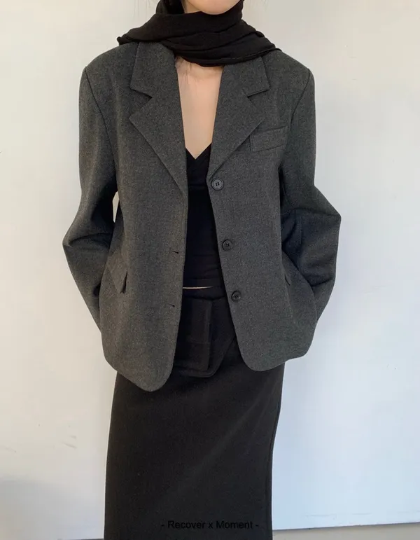 Elegant Women's Blazer Jacket for a Chic Look