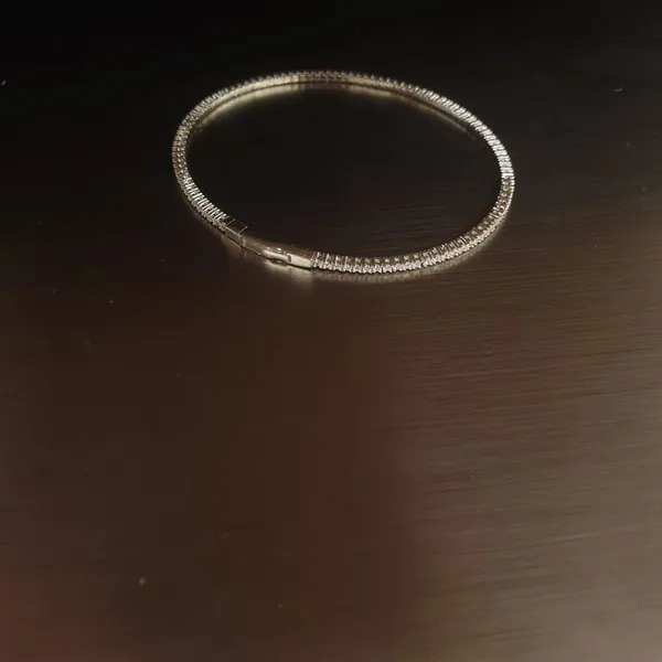 Stylish Minimalist Silver Bracelet - Elegant and Versatile