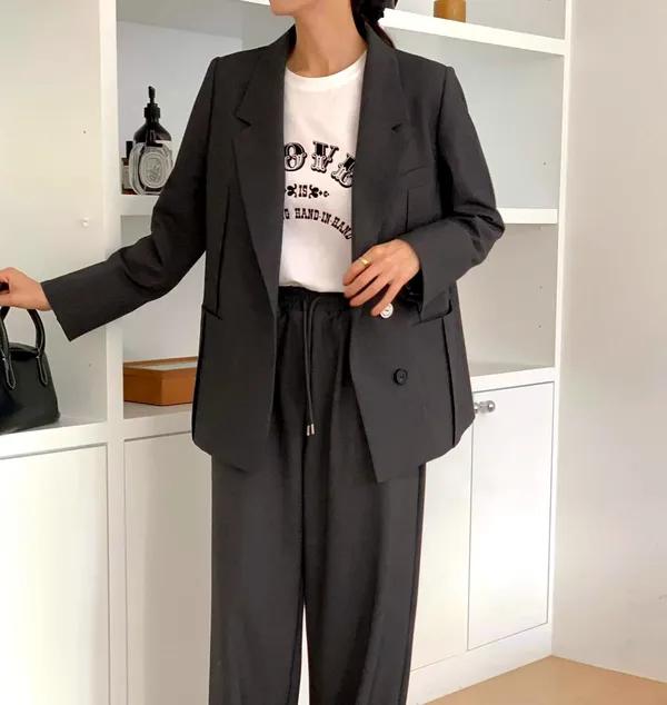 Stylish Women's Blazer Jacket - Elegant and Versatile for Any Occasion