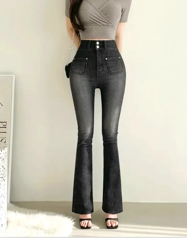 High-Waisted Slimming Black Flare Pants - Fashionable and Versatile