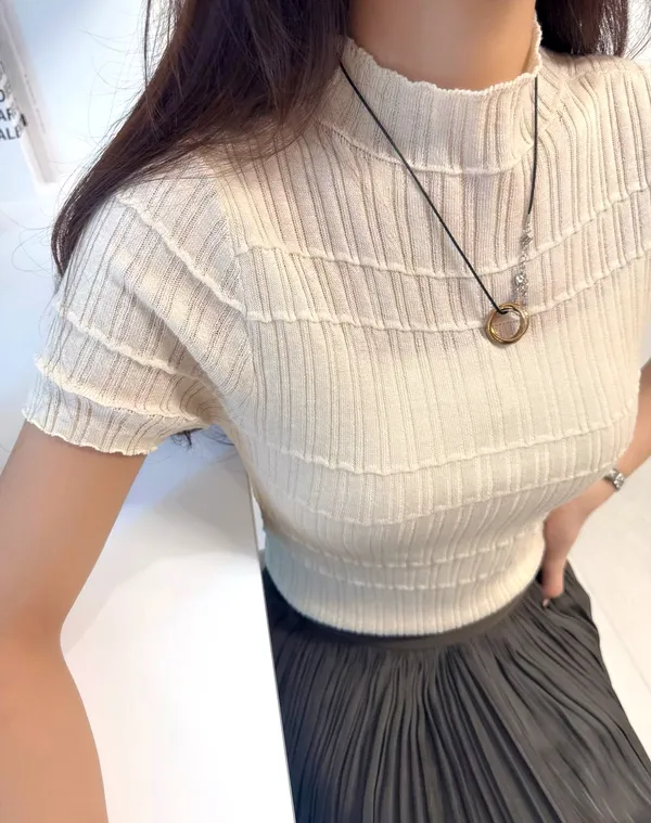 Fashionable and Versatile Women's Outfit Set with Comfortable Slim Fit Design