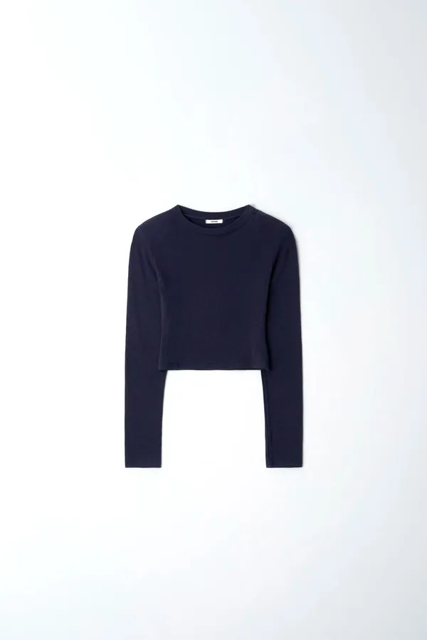 Stylish and Minimalist Slim-Fit Long Sleeve T-Shirt, Comfortable and Versatile